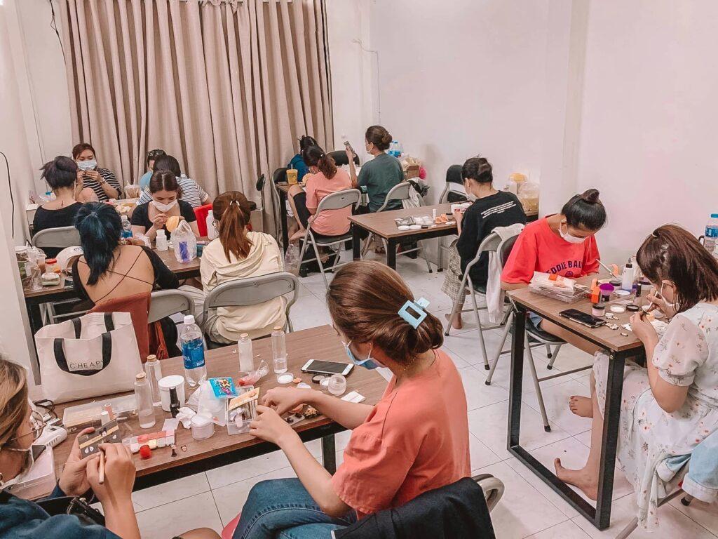 Hãy đăng ký những khóa học tại trung tâm đào tạo chuyên nghiệp nếu thực sự muốn gắn bó với nghề làm nail