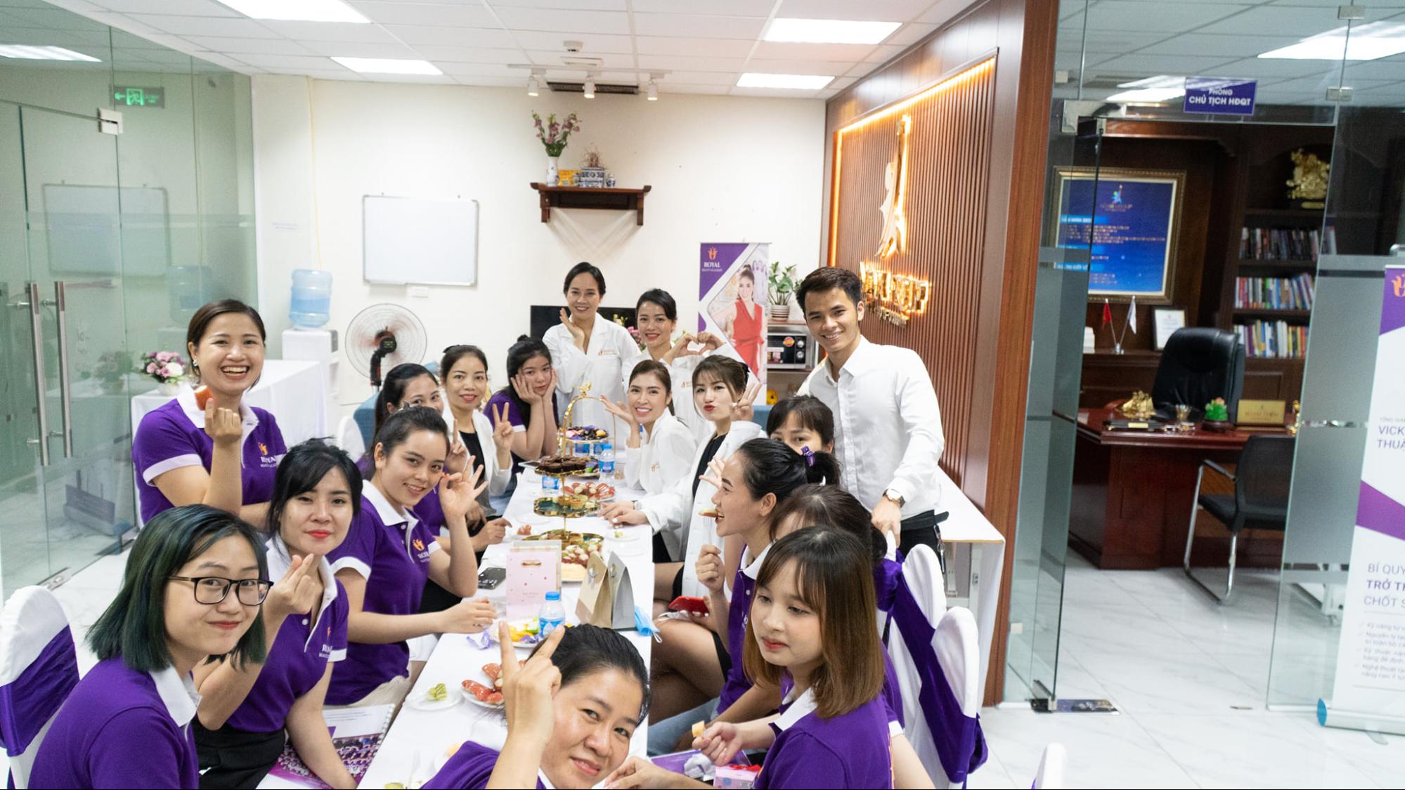 Học Viện Thẩm Mỹ Royal hiện có 5 cơ sở đào tạo trên toàn quốc cùng đội ngũ giảng viên có trên 12 năm kinh nghiệm